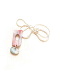 Collar de resina marmolada rosa y turquesa con colgante doble